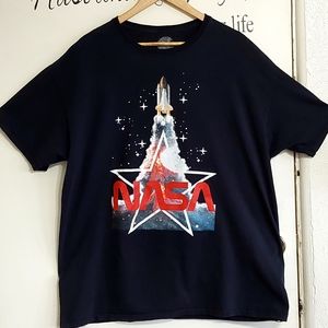 Young men's extra large NASA T-shirt 🚀 great condition